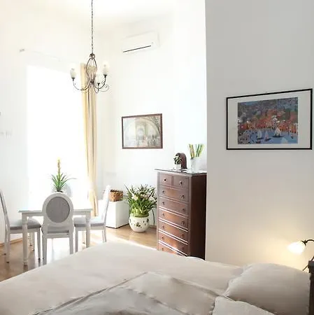 Pietrasanta Lt 3* Naples