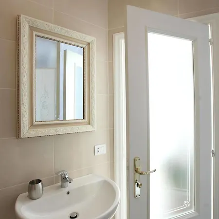 Bed & Breakfast Pietrasanta Lt *