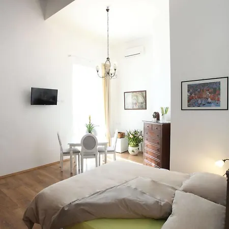 Pietrasanta Lt 3*